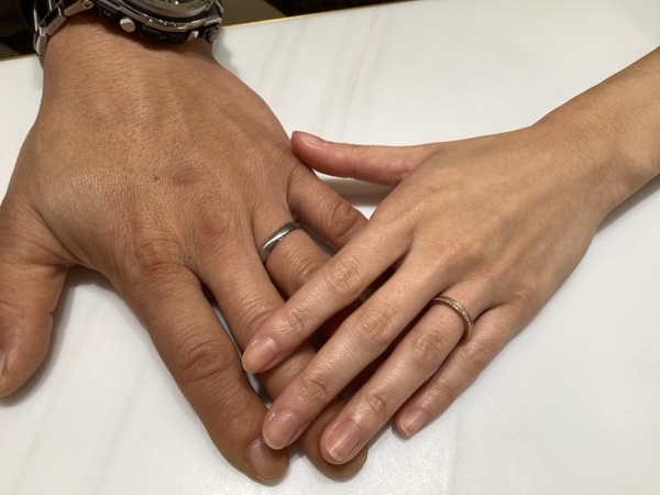 和歌山県西牟婁郡白浜町　鍛造製法のFISCHERとアンティーク調のYUKA HOJOの結婚指輪をご成約いただきました