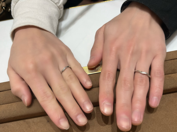 京都市伏見区お二人の好みがつまったロゼットの結婚指輪をご成約頂きました