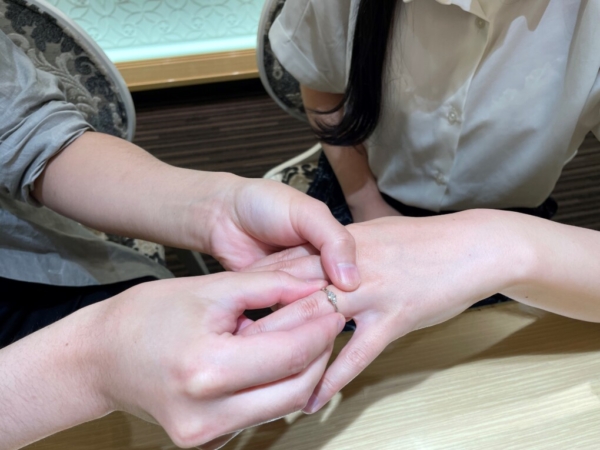 兵庫県明石市　「IDEALプリュフォールシリーズ」の婚約指輪をご成約頂きました。