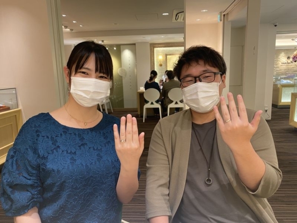 兵庫県西脇市「IDEAL pulufort」の婚約指輪と「PilotBridal」「AMOUR AMULET」の結婚指輪をご成約頂きました。