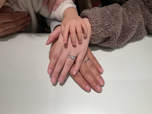 大阪府貝塚市｜ミルク＆ストロベリー婚約指輪と結婚指輪ご成約いただきました