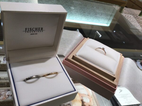 兵庫県姫路市よりご来店「CHER LUV」の婚約指輪と「FISCHER」の結婚指輪をご成約頂きました