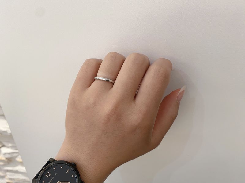 細身の結婚指輪