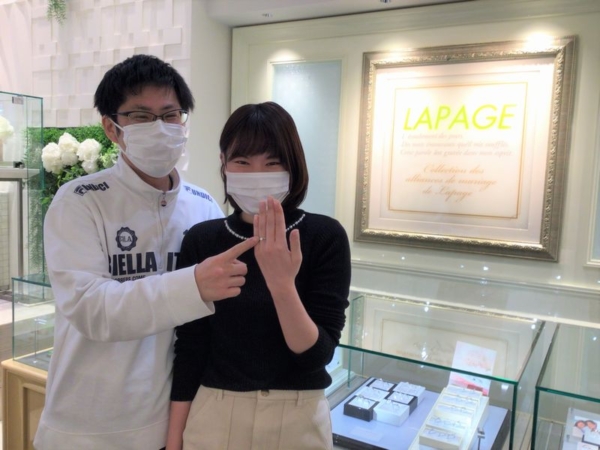 兵庫県姫路市「LAPAGE」のエンゲージリングをご成約頂きました。