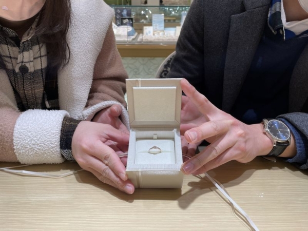 兵庫県姫路市「アムールアミュレット」の婚約指輪をご成約頂きました。