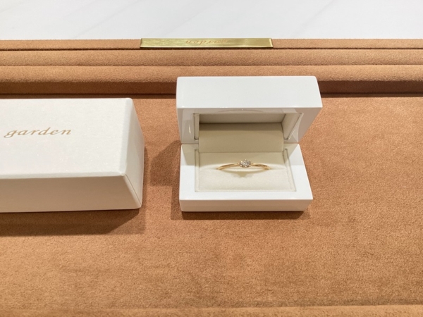 和歌山県和歌山市｜サプライズプロポーズでYUKA HOJOさんの婚約指輪をご成約いただきました。