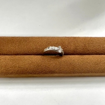 京都大丸前 ダイヤモンドが付いたプラチナ製の指輪の石ドレ修理