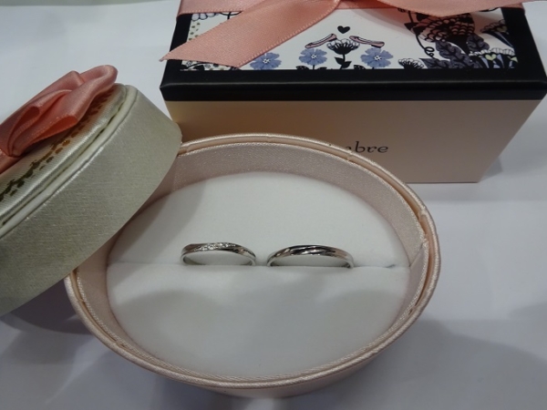 大阪府貝塚市｜鍛造製法でとっても可愛いこだわりがつまったインセンブレの結婚指輪をご成約されたお客様です。