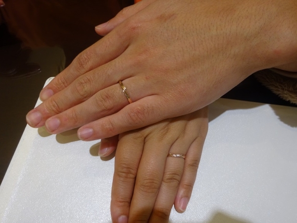 大阪府・阪南市｜おしゃれなデザインが60種類のリーズナブルなgardenオリジナルの結婚指輪をご成約のお客様です。
