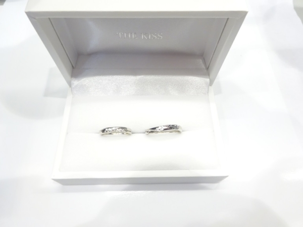 大阪府泉南市 大好きなミッキーのデザインがとても気に入り、ディズニーコレクションの結婚指輪をご成約のお客様です。