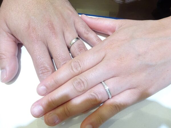 和歌山県和歌山市 ダイヤのキラキラ感に一目ぼれし、グラマの結婚指輪
