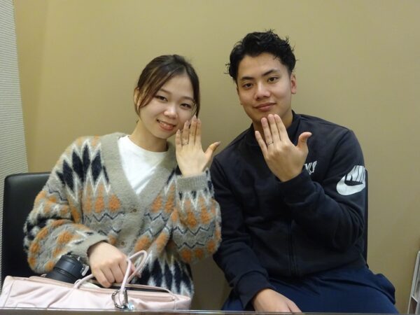 大阪府岸和田市 さりげなく輝くダイヤと艶消しの感じが良くて、ロゼットライフの結婚指輪をご成約のお客様です。