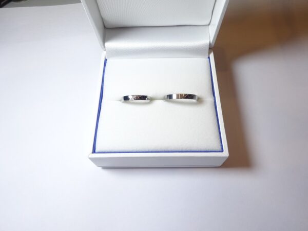 和歌山県紀の川市 丈夫な造りの鍛造製法が気に入り、フィッシャーの結婚指輪をご成約のお客様です。