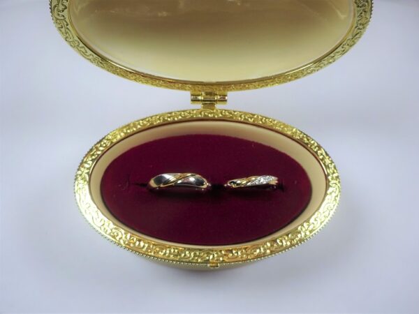 和歌山県岩出市 可愛い刻印が入れれるのと期間限定というのが気に入り、美女と野獣の結婚指輪をご成約のお客様です。