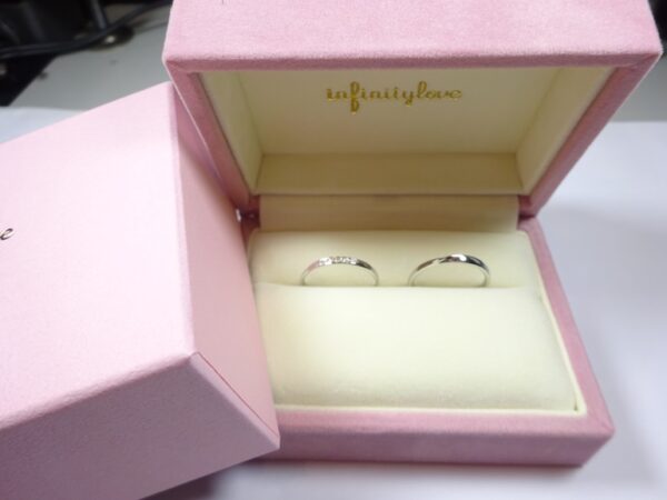 大阪府阪南市 シンプルで着けやすいインフィニティラブの結婚指輪をご