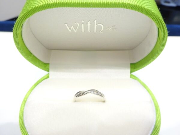 和歌山県紀の川市 捻りのあるデザインが気に入り、ウィズィーの結婚指