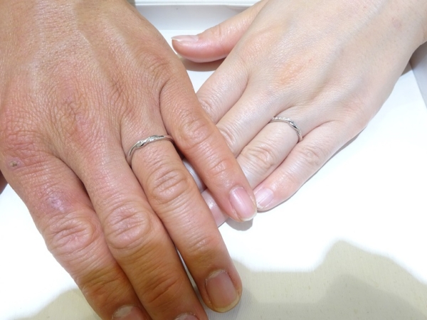 大阪・阪南市｜おしゃれなデザインでリーズナブルな価格のgardenオリジナルの結婚指輪をご成約されたお客様です。