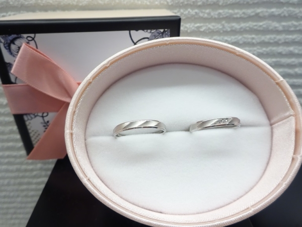 和歌山・和歌山市｜シンプルでしかも強度あり鍛造製法の魅力的なインセンブレの結婚指輪をご成約のお客様です。