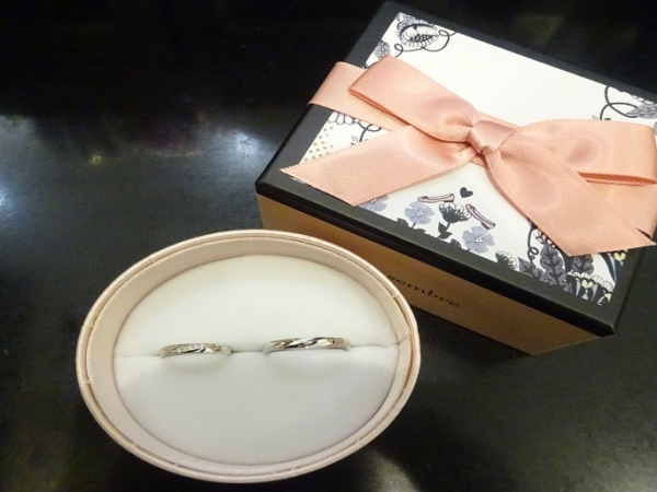大阪府泉南市|シンプルだけじゃなく耐久性に優れた鍛造製法のインセンブレの結婚指輪をご成約いただきましたお客様です。