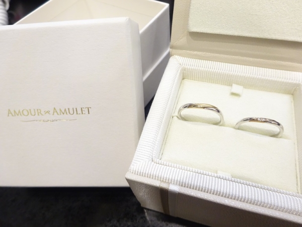 和歌山市｜薬指に結ぶ愛のお守りのアムールアミュレットコンビのおしゃれな結婚指輪をご成約のお客様です。