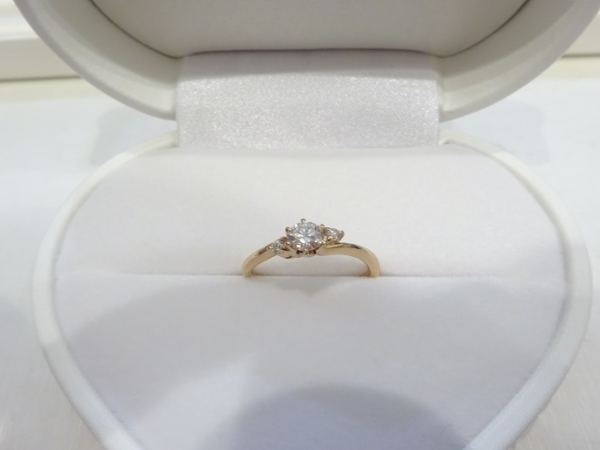 和歌山県海南市｜デザインに豊富でお好みと予算で選べるgardenオリジナルの婚約指輪をご成約のお客様です。