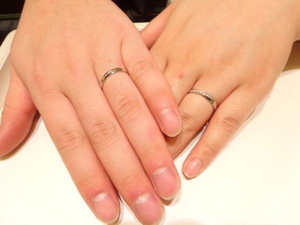 大阪・泉佐野市｜プラチナ素材の飽きのこないキレイなデザインが魅力のプリートの結婚指輪をご成約のお客様です。