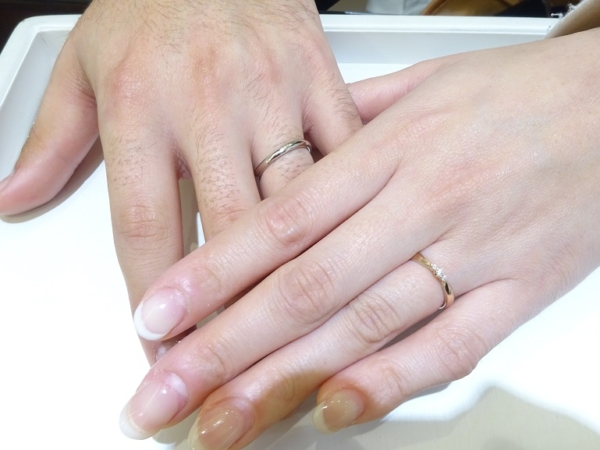 大阪府・豊中市｜地金をしっかり使用したおしゃれなデザイン贅沢仕上りのエトルの結婚指輪をご成約のお客様です。