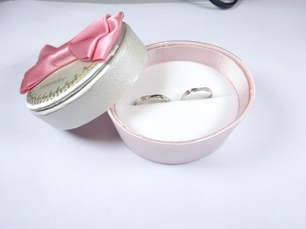 大阪府泉佐野市 靴のモチーフが可愛くて、インセンブレの結婚指輪をご