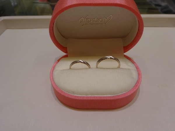 大阪府・阪南市|K18/Pt950のコンビネーション鍛造製法でおしゃれなオフェルタの結婚指輪をご成約のお客様です。