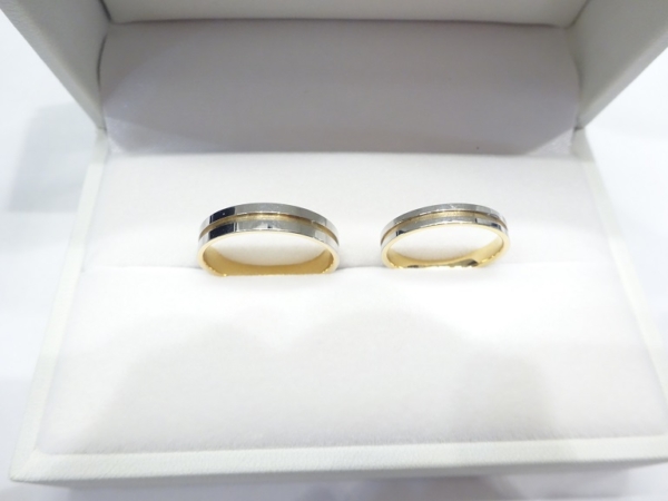 大阪府・岸和田市｜スッキリしたコンビネーションデザインのオフェルタの結婚指輪をご成約のお客様です。
