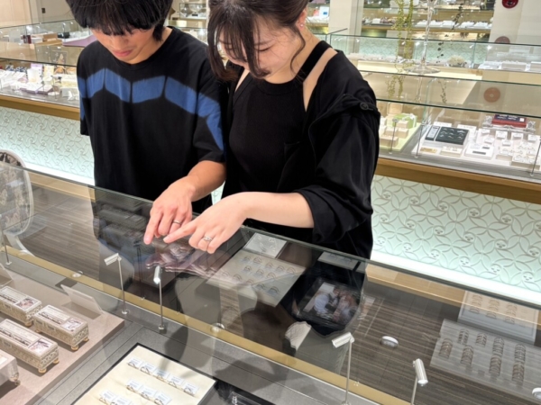 兵庫県姫路市よりご来店「Mariage ent」の婚約指輪「FIS
