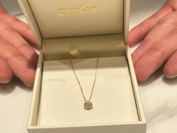 滋賀県彦根市｜プロポーズに0.5ctのダイヤネックレスをご成約頂きました