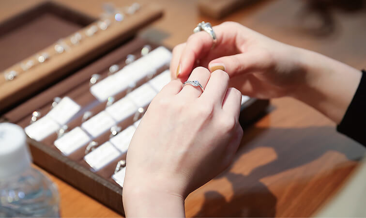 3,000種類の指輪が60分つけ放題！(無料)